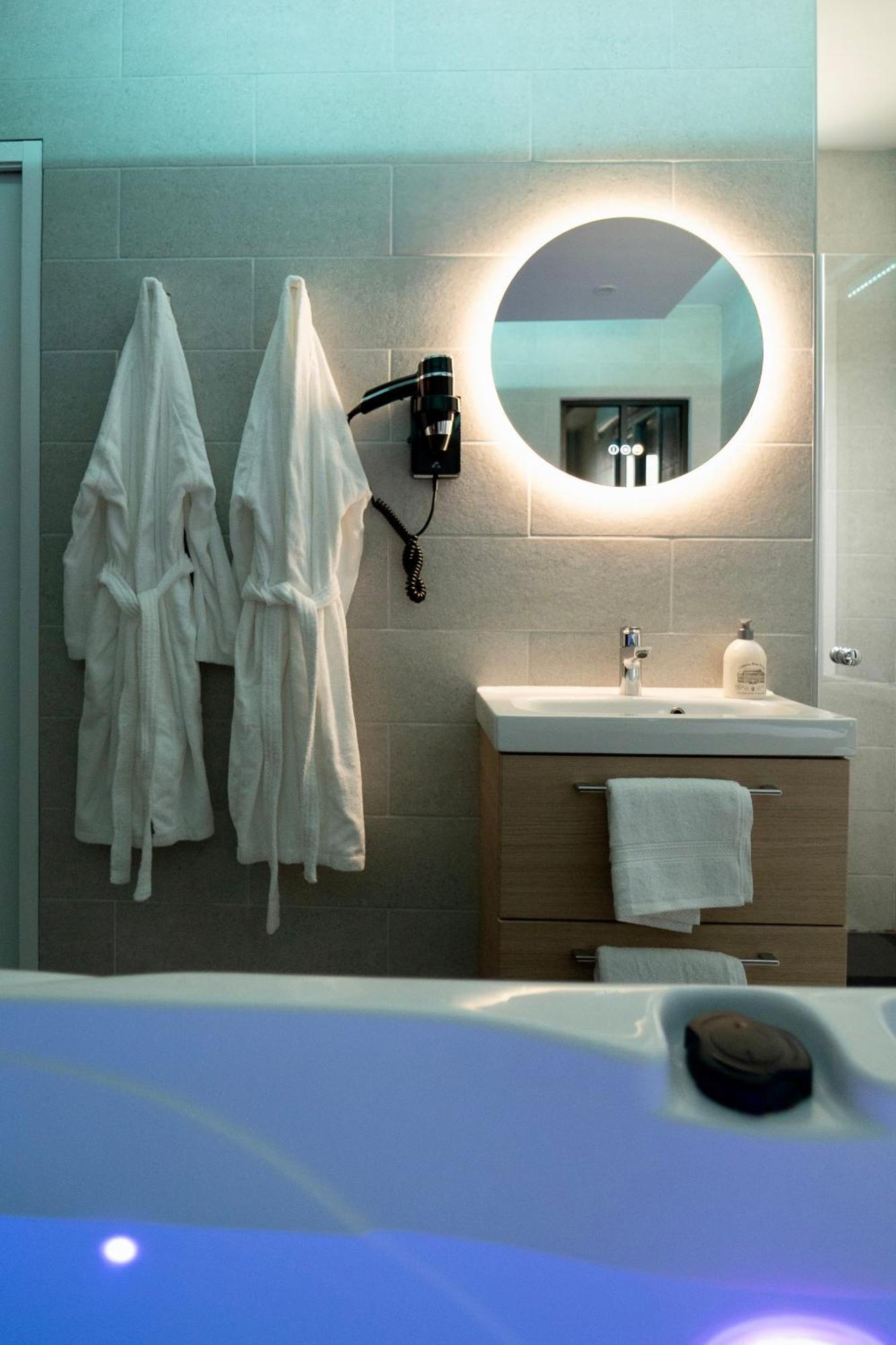 Escapade Relaxante - Spa - Jacuzzi - Sauna - Prives LʼIsle-Adam Eksteriør billede